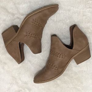 Universal Thread | Perforated V-Cut Booties